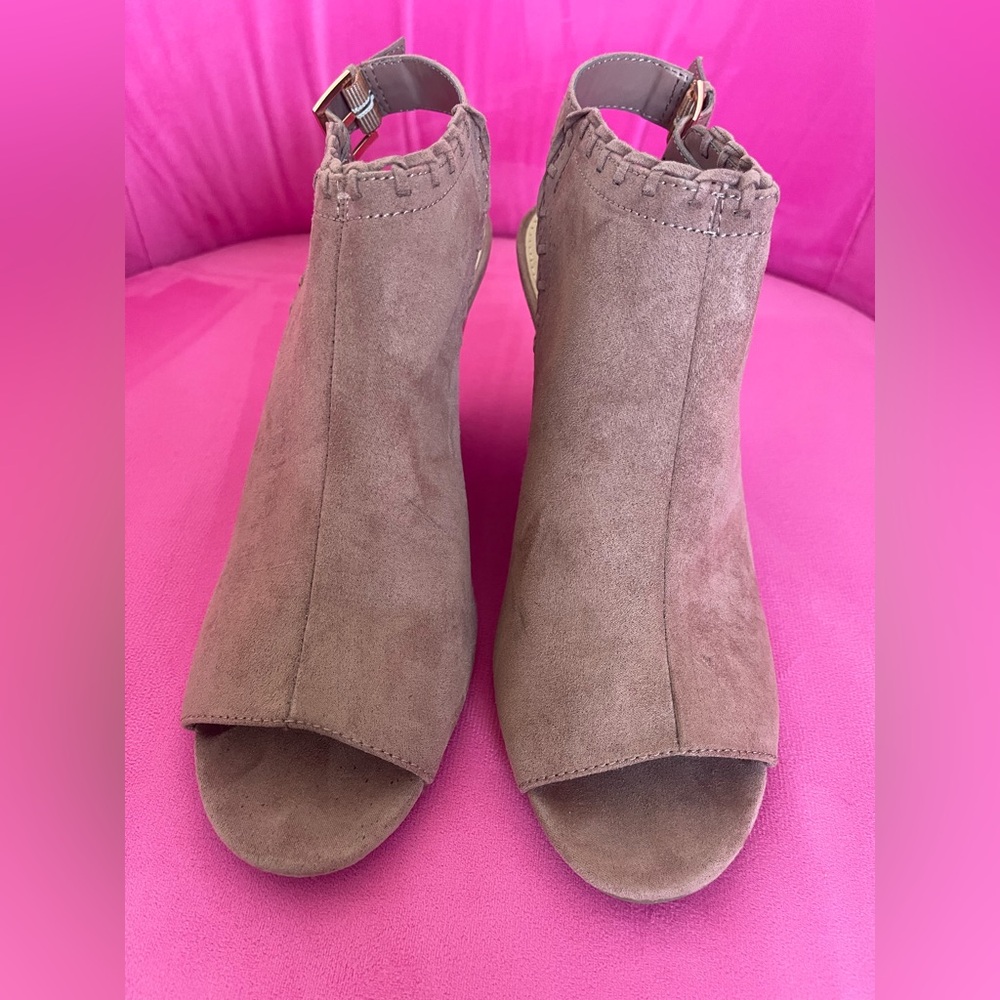 LC Lauren Conrad light pink/tan Open-Toe Booties